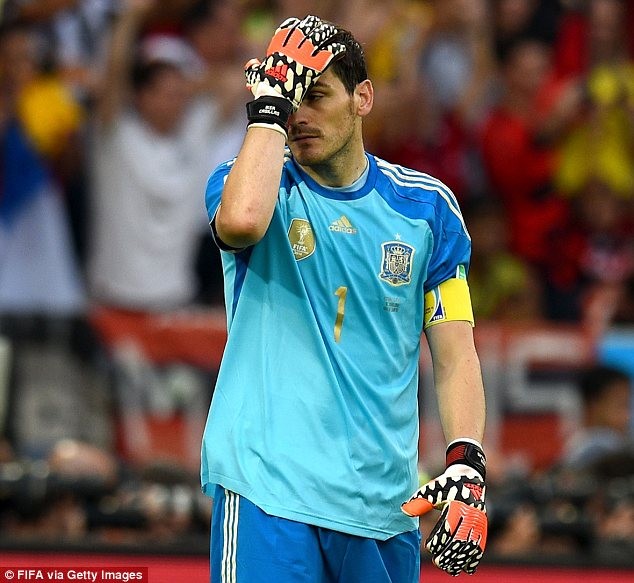 Iker Casillas: 'Chúa không còn đồng hành cùng Tây Ban Nha' ảnh 4